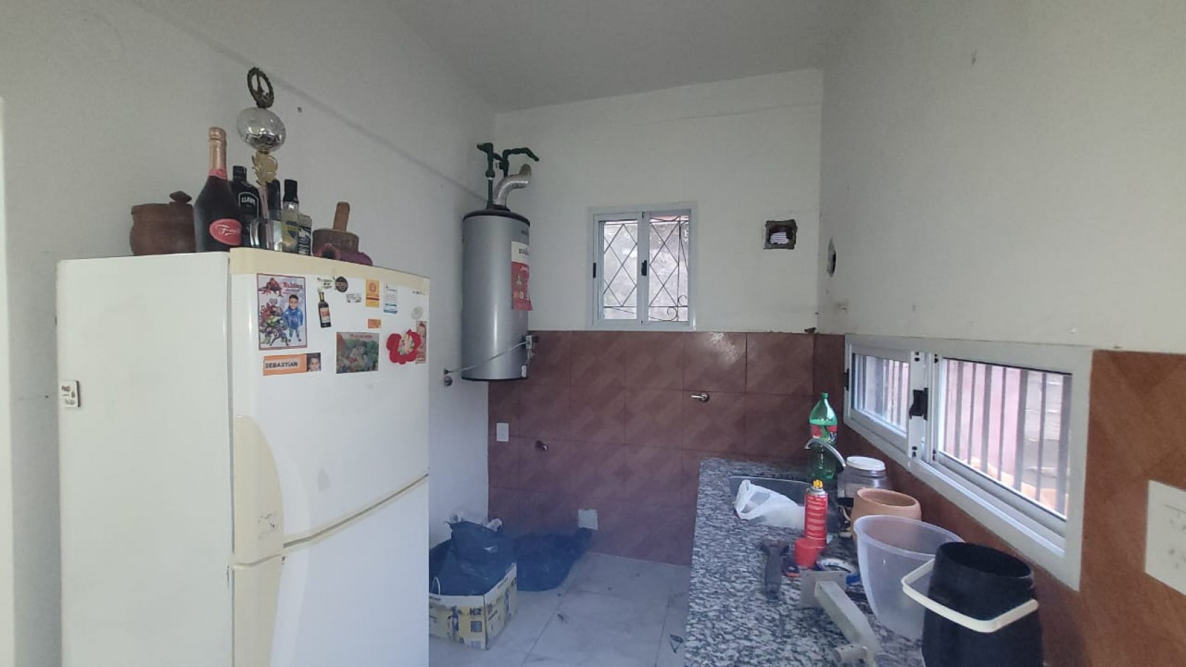 Amplia casa 4 ambientes en VENTA Bernal Oeste