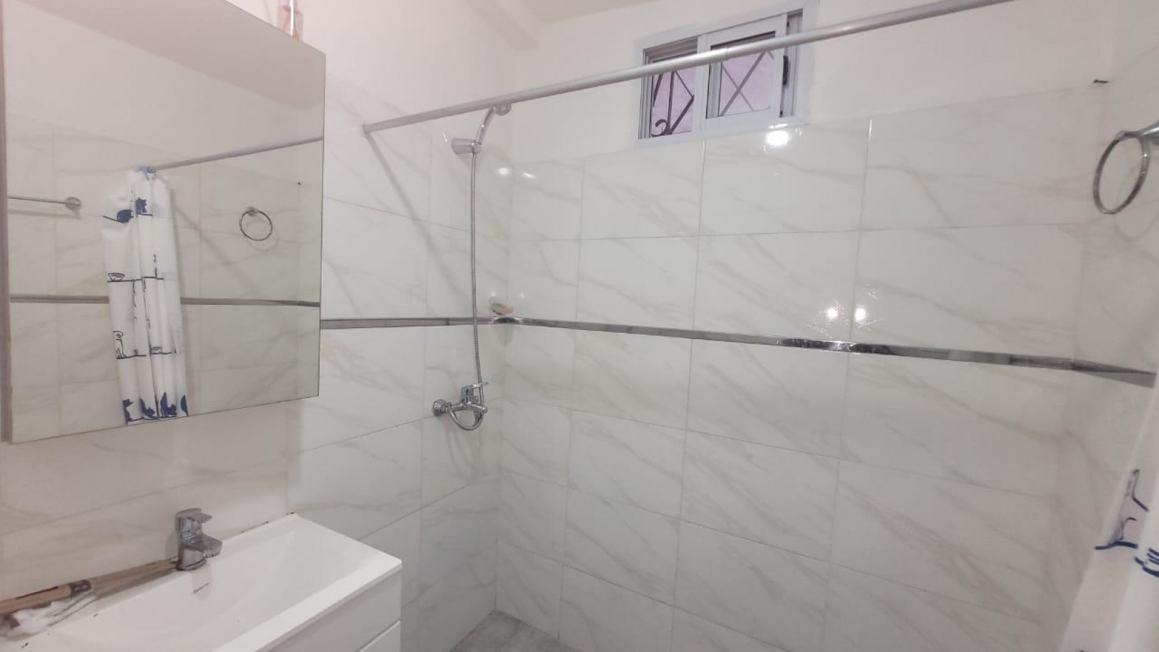 Amplia casa 4 ambientes en VENTA Bernal Oeste
