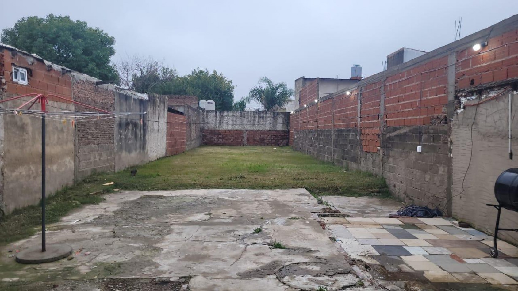 Amplia casa 4 ambientes en VENTA Bernal Oeste