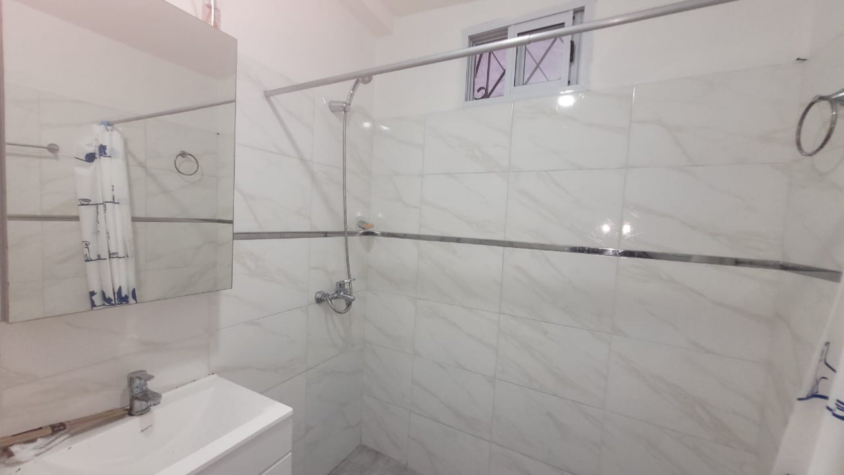 Amplia casa 4 ambientes en VENTA Bernal Oeste