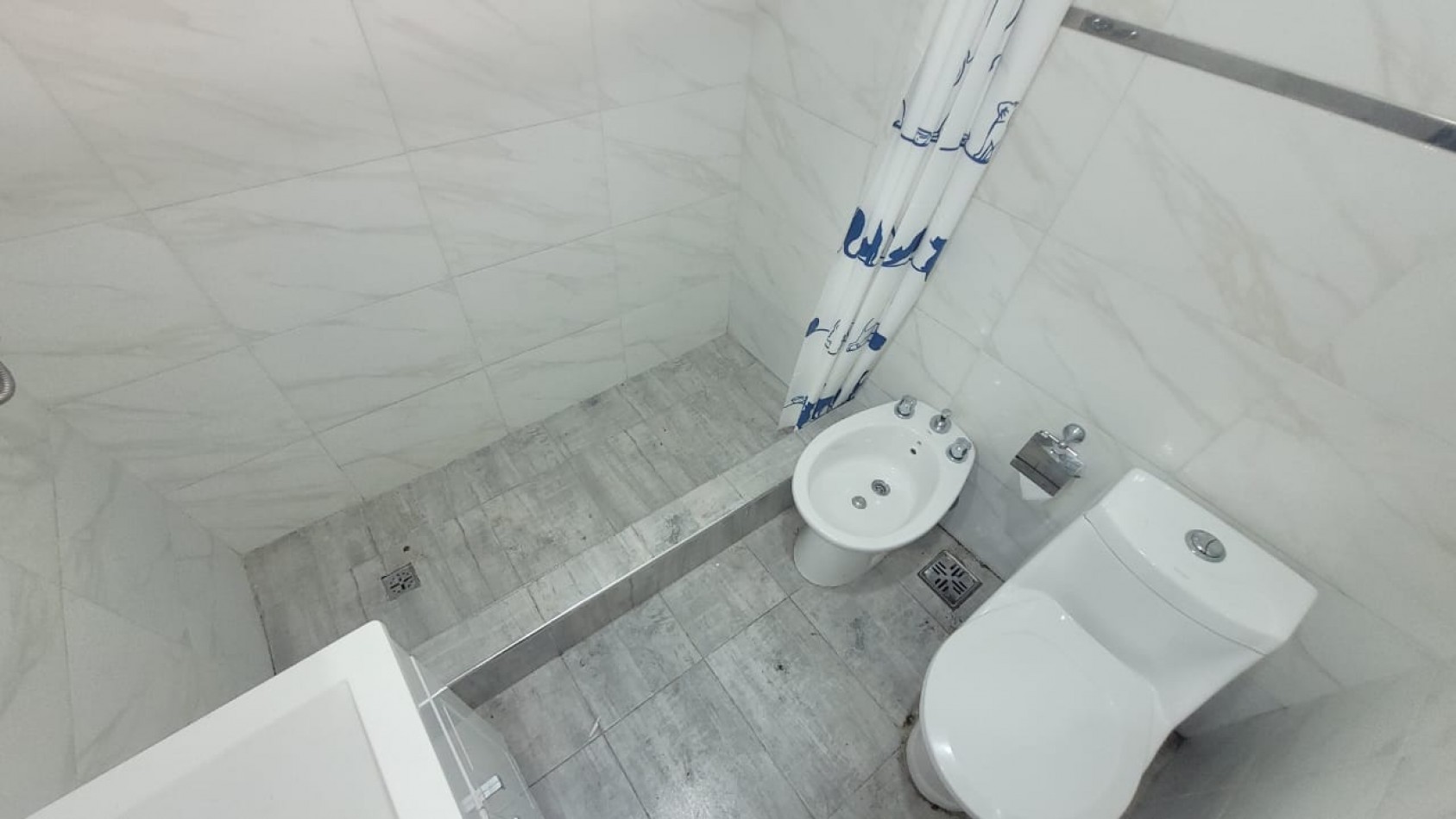 Amplia casa 4 ambientes en VENTA Bernal Oeste