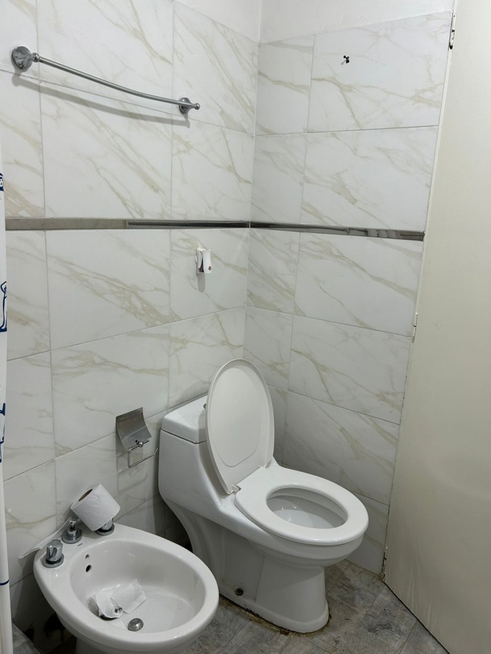 Amplia casa 4 ambientes en VENTA Bernal Oeste