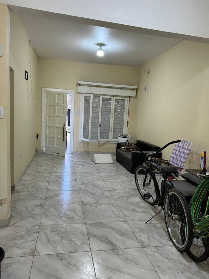 Amplia casa 4 ambientes en VENTA Bernal Oeste