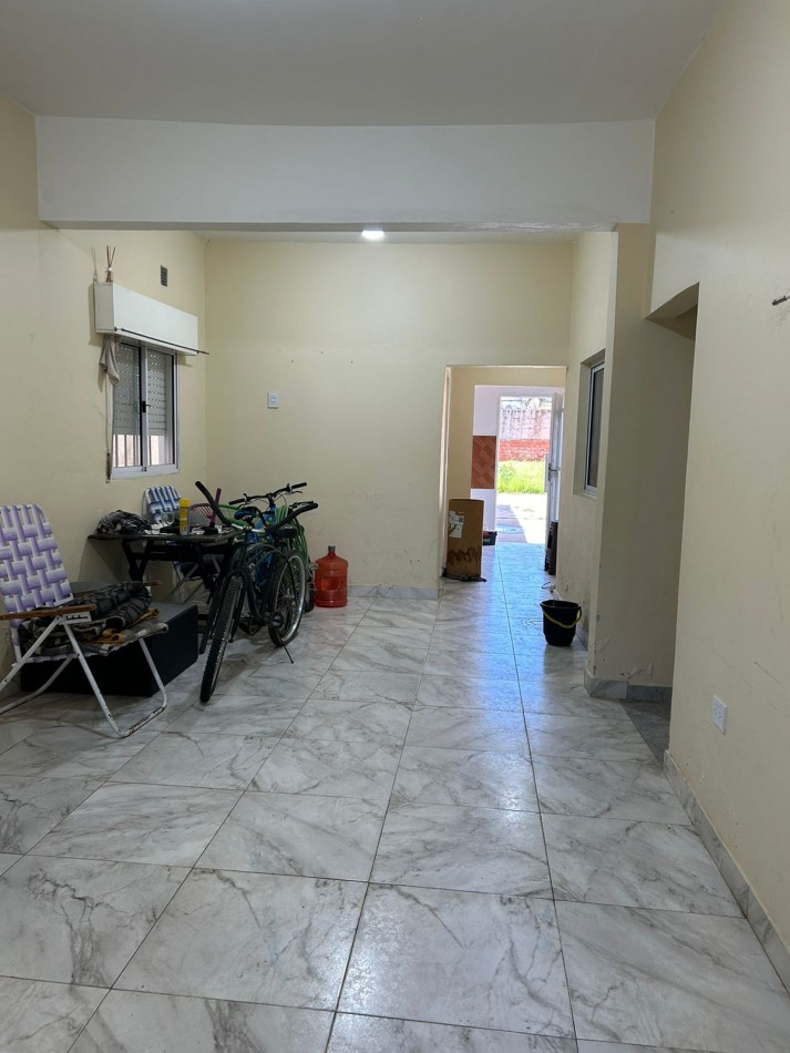 Amplia casa 4 ambientes en VENTA Bernal Oeste