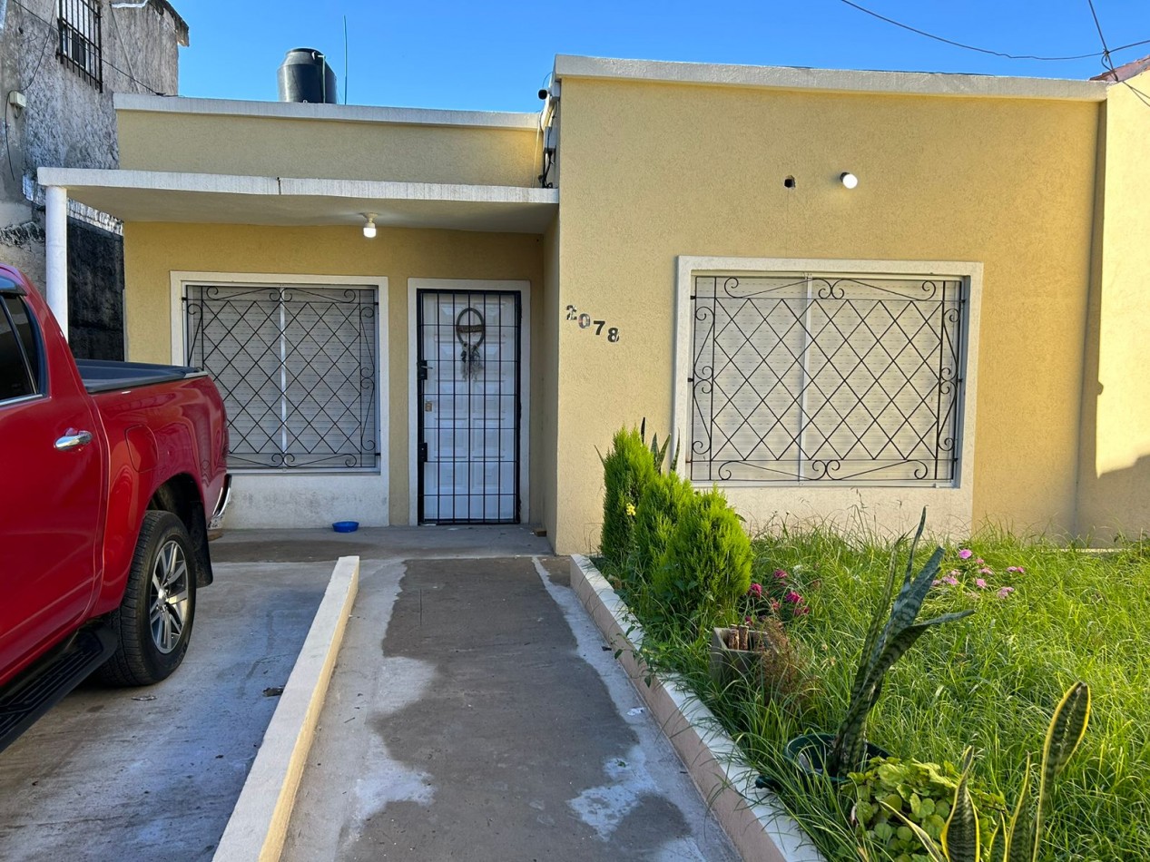 Amplia casa 4 ambientes en VENTA Bernal Oeste