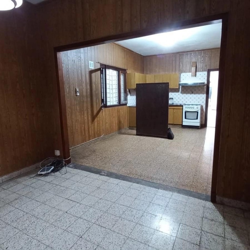 OPORTUNIDAD SE VENDE CASA CON DEPARTAMENTO FLORENCIO VARELA CENTRO