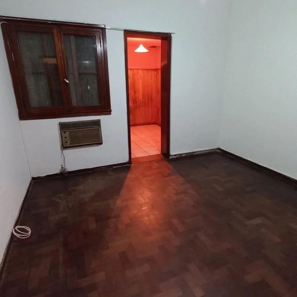 OPORTUNIDAD SE VENDE CASA CON DEPARTAMENTO FLORENCIO VARELA CENTRO