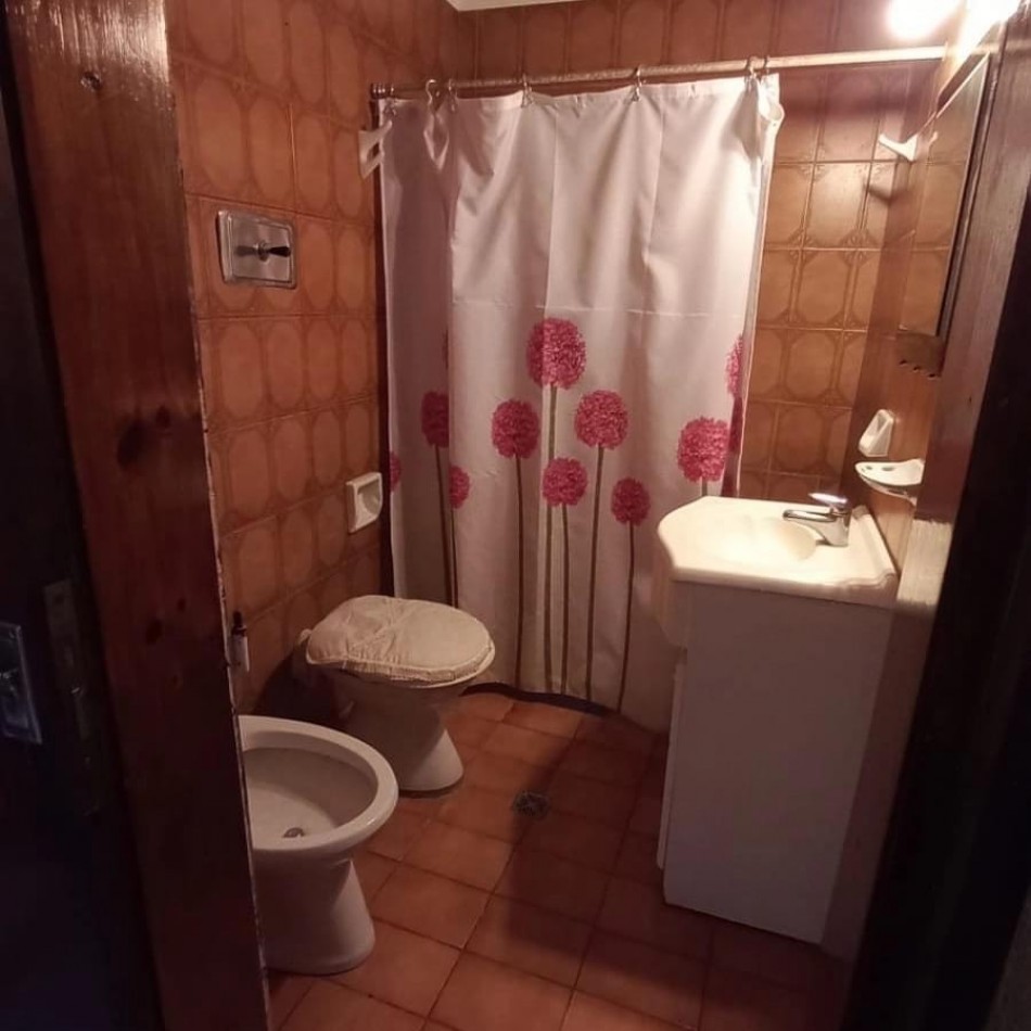 OPORTUNIDAD SE VENDE CASA CON DEPARTAMENTO FLORENCIO VARELA CENTRO