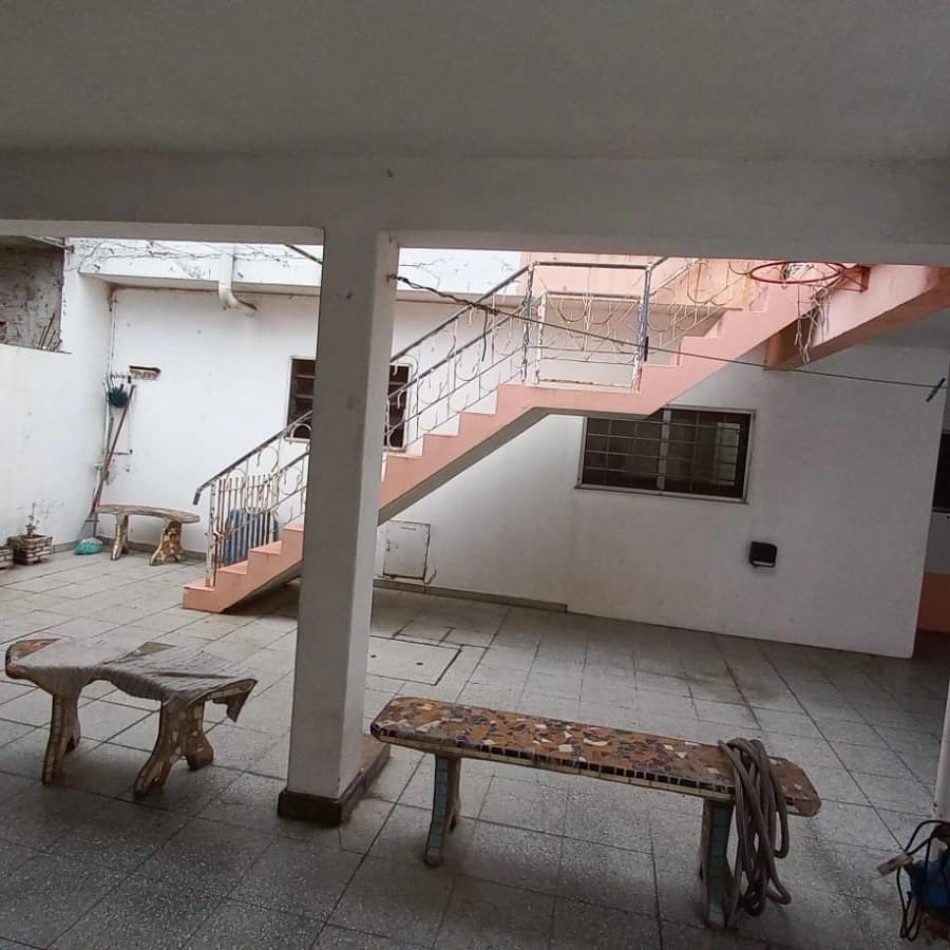 OPORTUNIDAD SE VENDE CASA CON DEPARTAMENTO FLORENCIO VARELA CENTRO