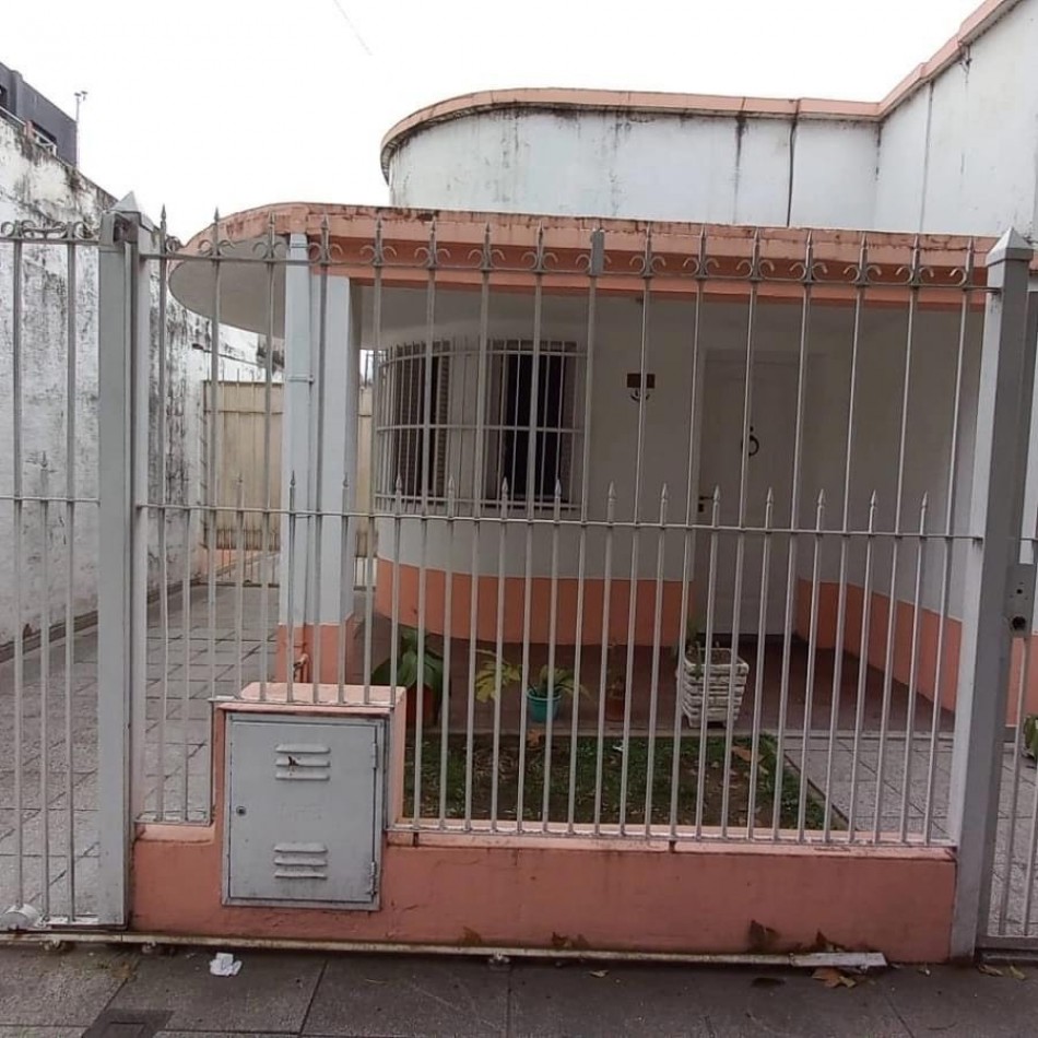 OPORTUNIDAD SE VENDE CASA CON DEPARTAMENTO FLORENCIO VARELA CENTRO