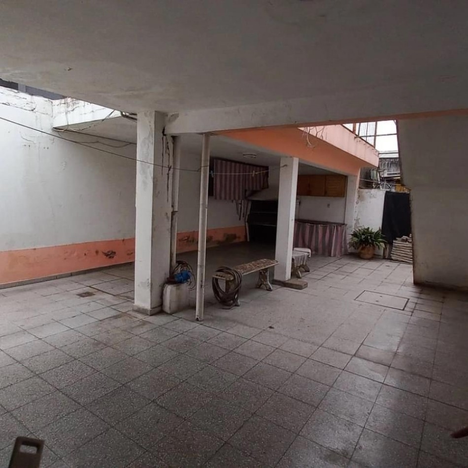 OPORTUNIDAD SE VENDE CASA CON DEPARTAMENTO FLORENCIO VARELA CENTRO