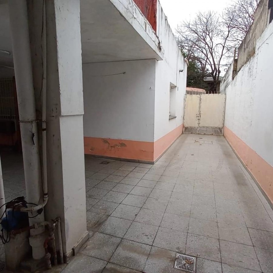 OPORTUNIDAD SE VENDE CASA CON DEPARTAMENTO FLORENCIO VARELA CENTRO