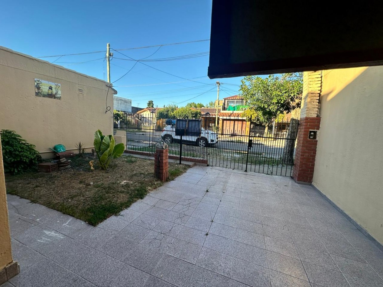 SE VENDE CASA DE 4 AMBIENTES APTA CREDITO HIPOTECARIO - FLORENCIO VARELA - BOSQUES
