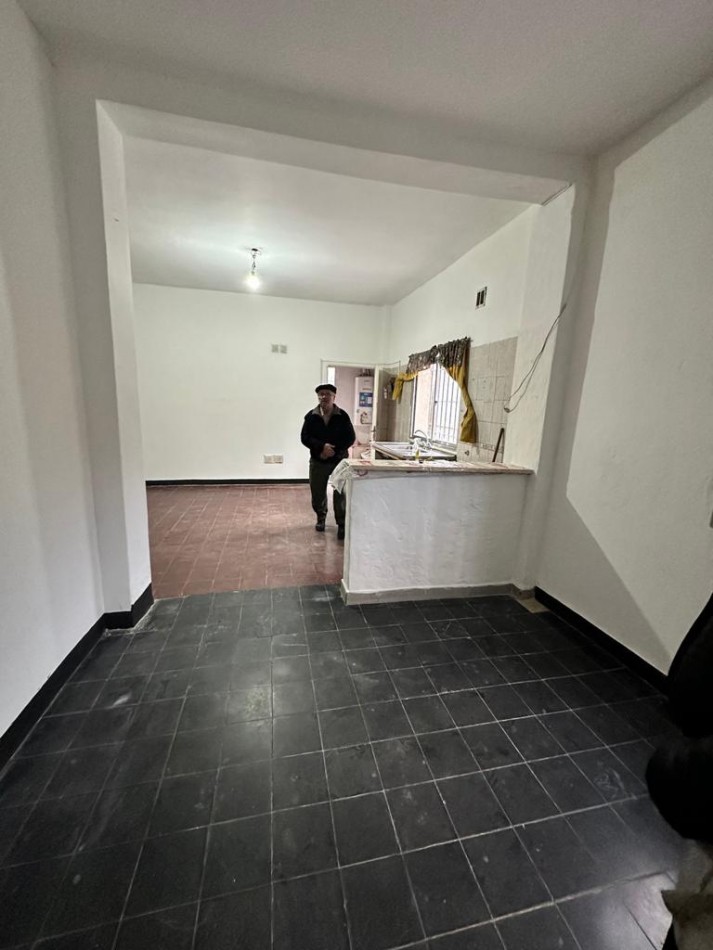SE ALQUILA CASA 3 AMBIENTES - QUILMES OESTE