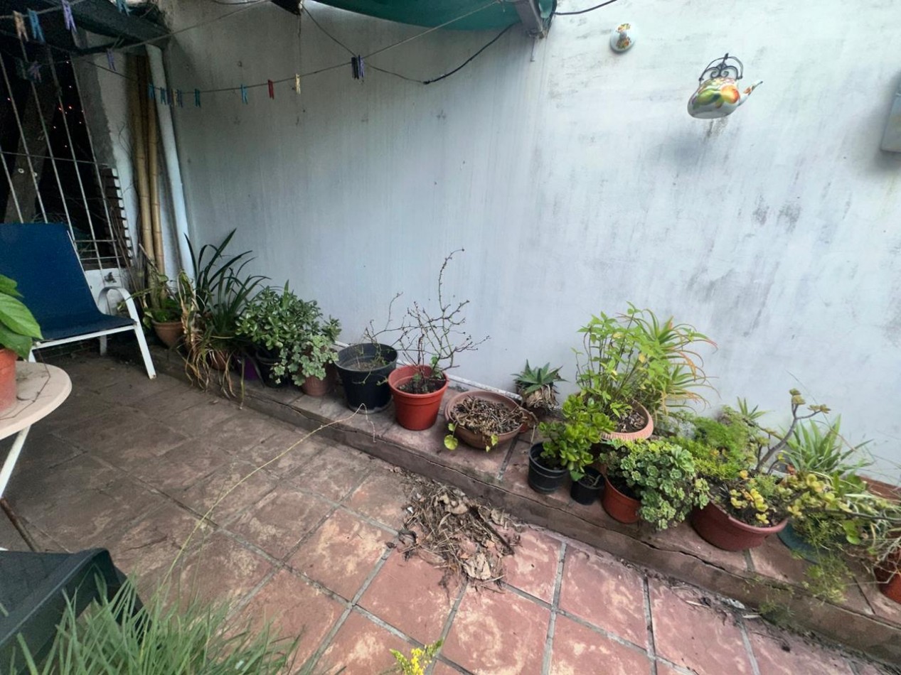 OPORTUNIDAD CASA CON DEPARTAMENTO EN VENTA SOBRE ESQUINA - APTA CREDITO HIPOTECARIO
