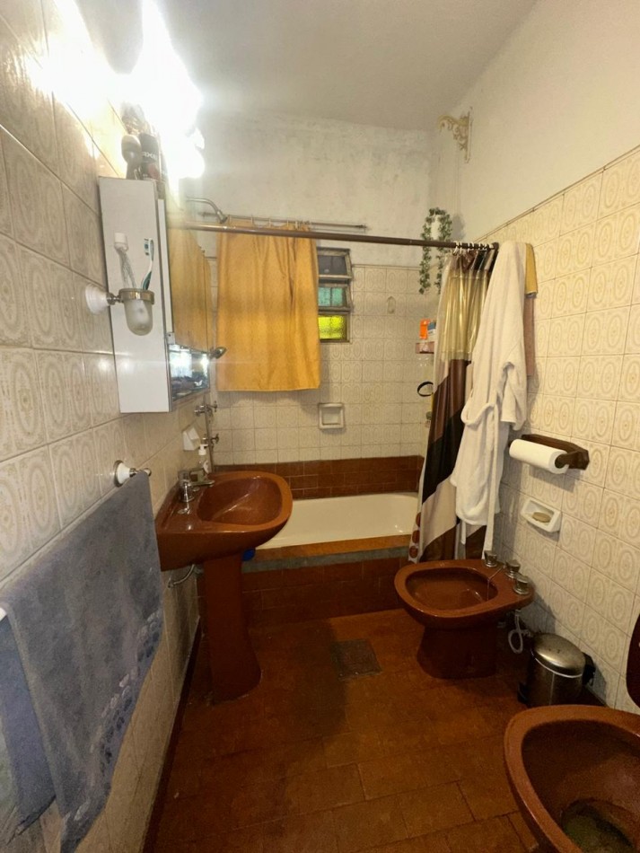 OPORTUNIDAD CASA CON DEPARTAMENTO EN VENTA SOBRE ESQUINA - APTA CREDITO HIPOTECARIO