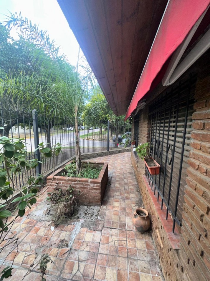 OPORTUNIDAD CASA CON DEPARTAMENTO EN VENTA SOBRE ESQUINA - APTA CREDITO HIPOTECARIO