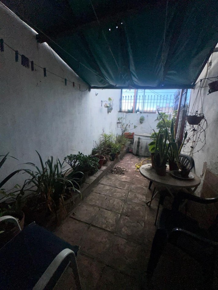 OPORTUNIDAD CASA CON DEPARTAMENTO EN VENTA SOBRE ESQUINA - APTA CREDITO HIPOTECARIO