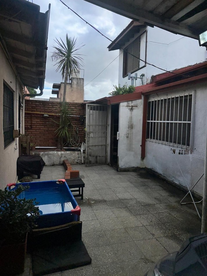 OPORTUNIDAD CASA CON DEPARTAMENTO EN VENTA SOBRE ESQUINA - APTA CREDITO HIPOTECARIO