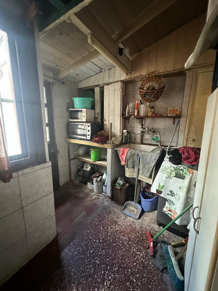 OPORTUNIDAD CASA CON DEPARTAMENTO EN VENTA SOBRE ESQUINA - APTA CREDITO HIPOTECARIO