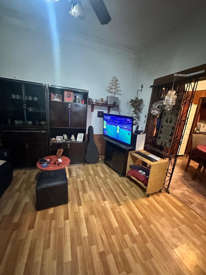 OPORTUNIDAD CASA CON DEPARTAMENTO EN VENTA SOBRE ESQUINA - APTA CREDITO HIPOTECARIO