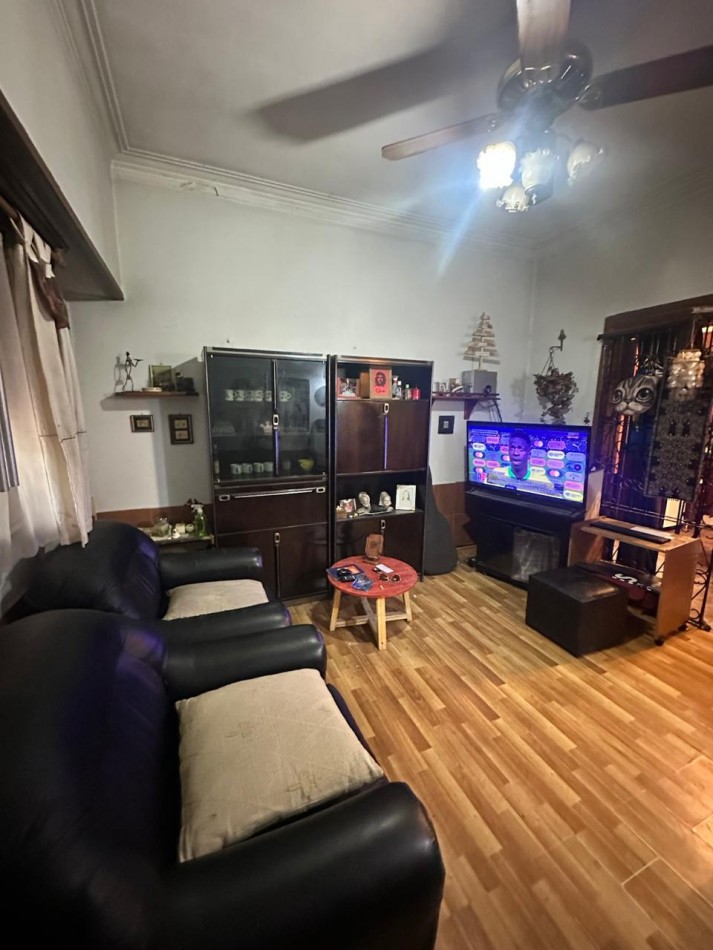 OPORTUNIDAD CASA CON DEPARTAMENTO EN VENTA SOBRE ESQUINA - APTA CREDITO HIPOTECARIO