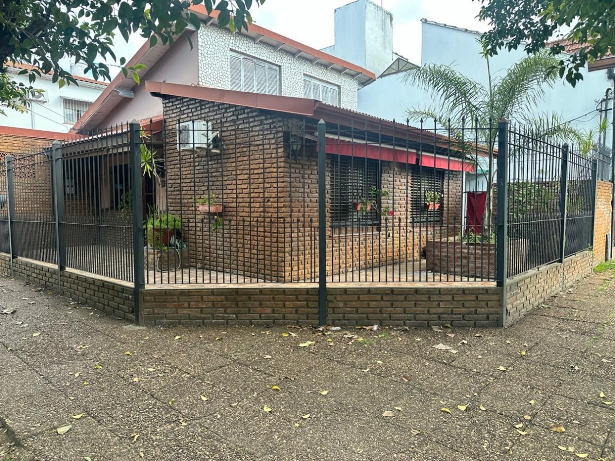 OPORTUNIDAD CASA CON DEPARTAMENTO EN VENTA SOBRE ESQUINA - APTA CREDITO HIPOTECARIO