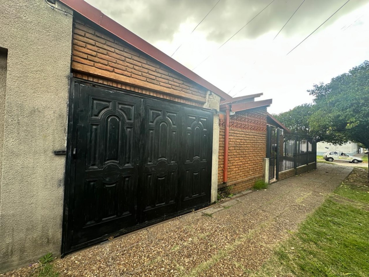 OPORTUNIDAD CASA CON DEPARTAMENTO EN VENTA SOBRE ESQUINA - APTA CREDITO HIPOTECARIO