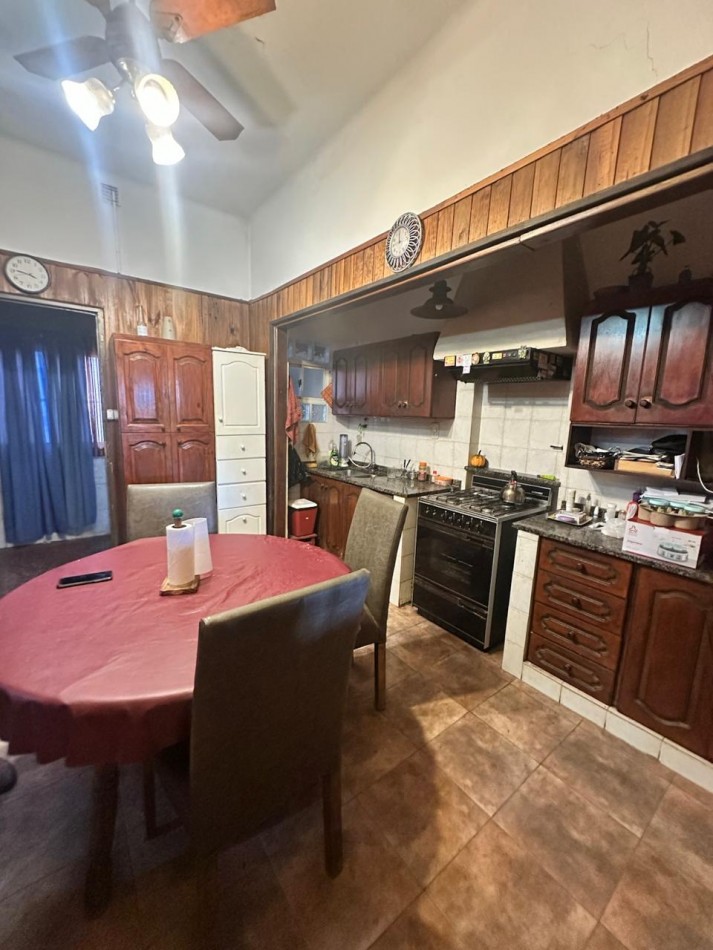 OPORTUNIDAD CASA CON DEPARTAMENTO EN VENTA SOBRE ESQUINA - APTA CREDITO HIPOTECARIO
