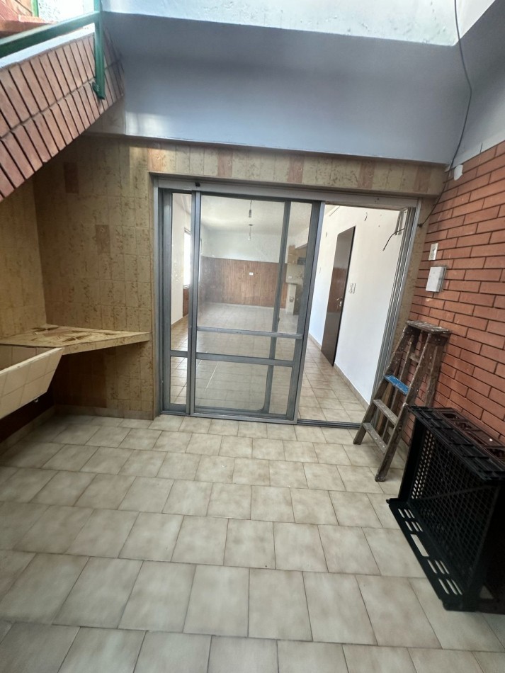 SE ALQUILA DEPARTAMENTO TIPO PH DE 3 AMBIENTES - QUILMES OESTE