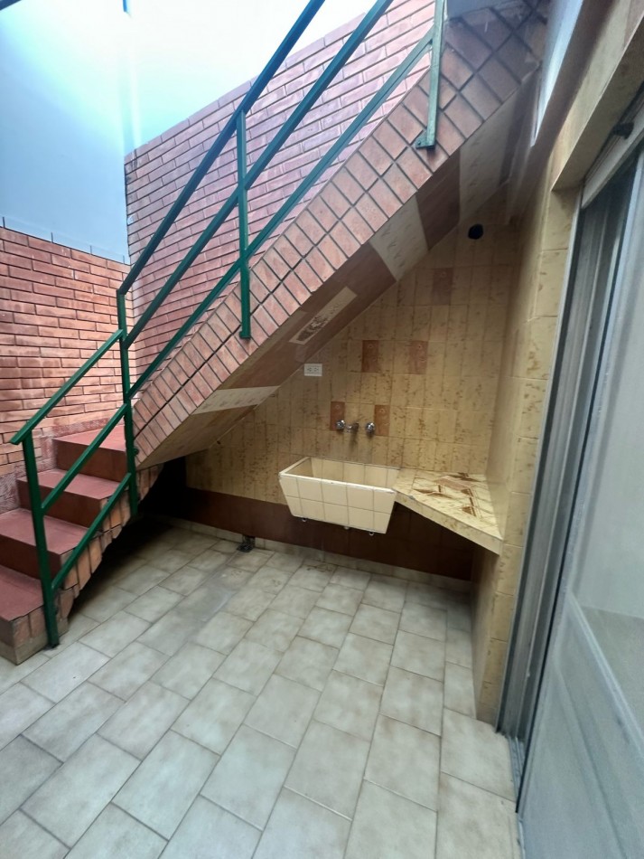 SE ALQUILA DEPARTAMENTO TIPO PH DE 3 AMBIENTES - QUILMES OESTE