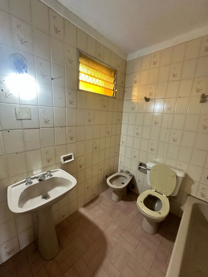 SE ALQUILA DEPARTAMENTO TIPO PH DE 3 AMBIENTES - QUILMES OESTE