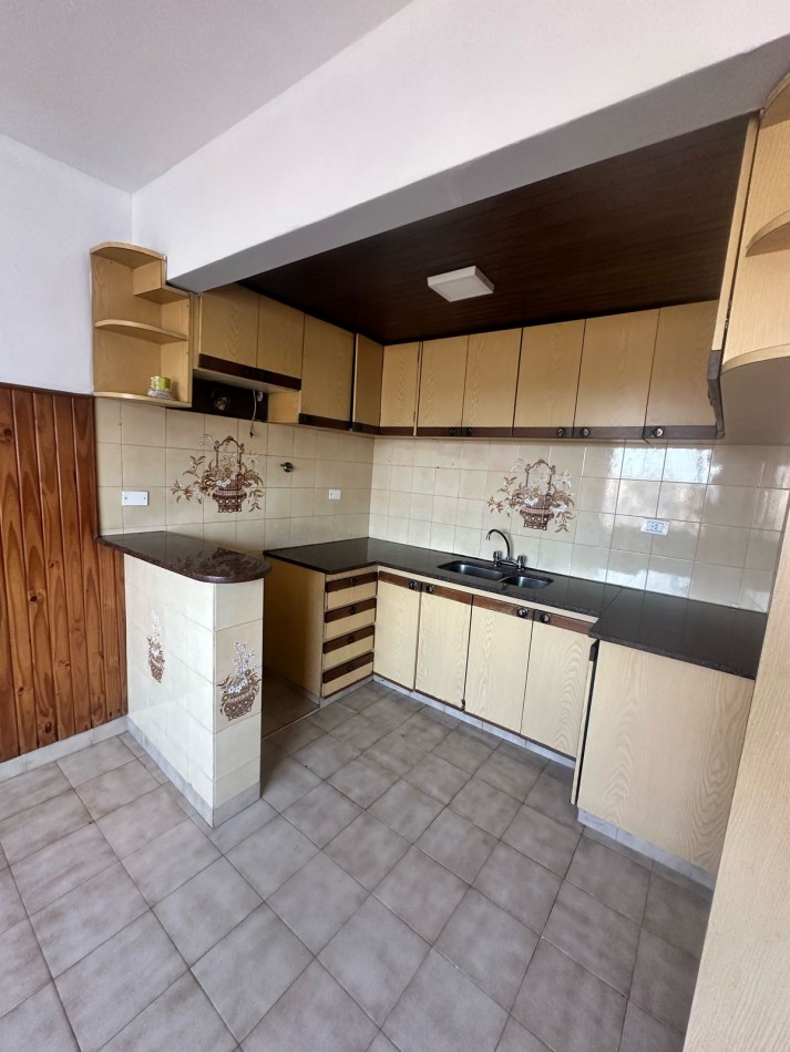 SE ALQUILA DEPARTAMENTO TIPO PH DE 3 AMBIENTES - QUILMES OESTE