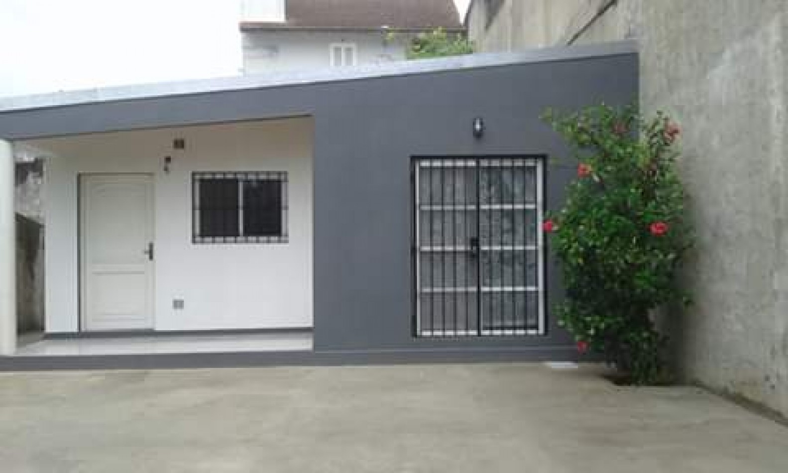 ALQUILER PH 2 AMBIENTES AL FONDO - BERNAL OESTE