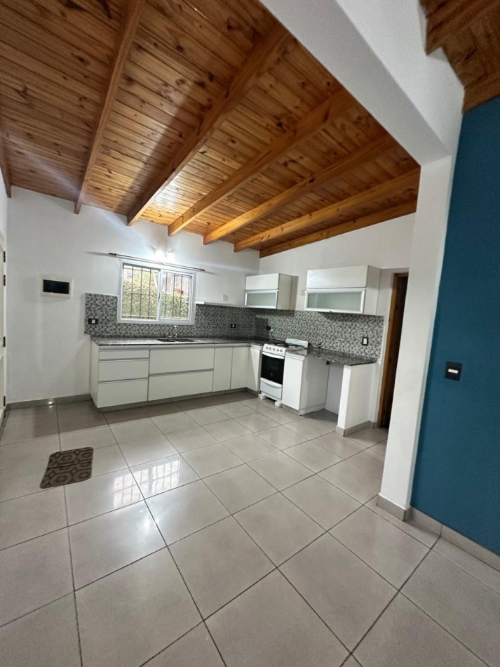 ALQUILER PH 2 AMBIENTES AL FONDO - BERNAL OESTE