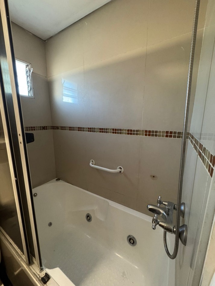 SE ALQUILA CASA DE 3 AMBIENTES - QUILMES OESTE