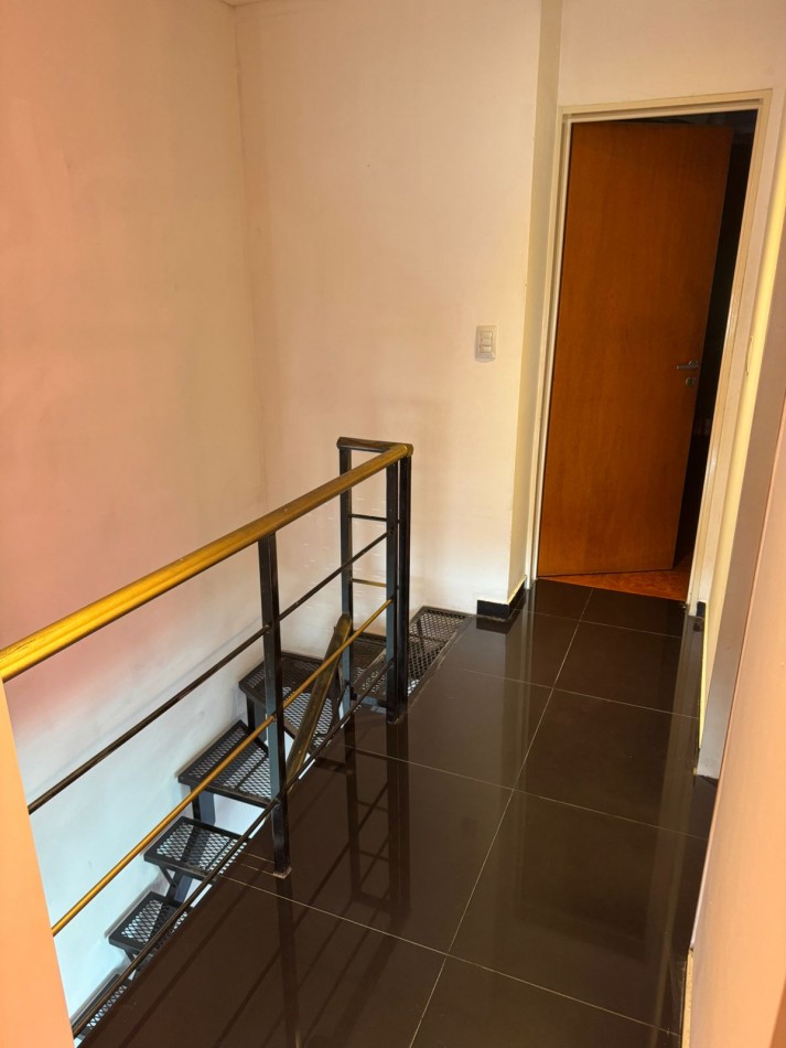 SE ALQUILA CASA DE 3 AMBIENTES - QUILMES OESTE