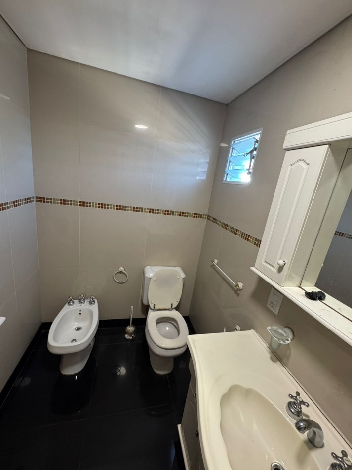 SE ALQUILA CASA DE 3 AMBIENTES - QUILMES OESTE