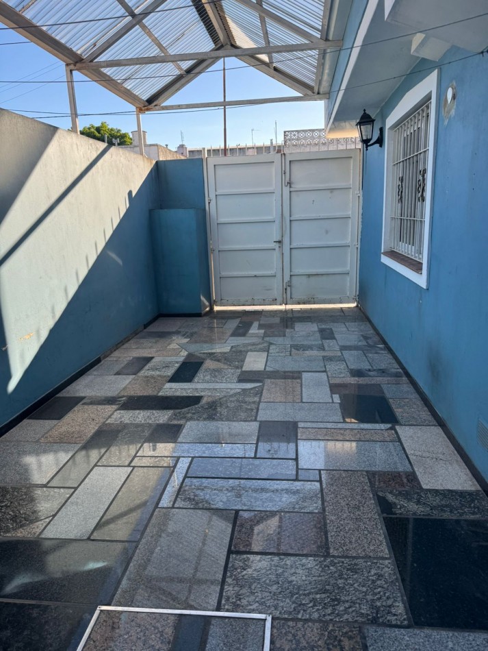 SE ALQUILA CASA DE 3 AMBIENTES - QUILMES OESTE