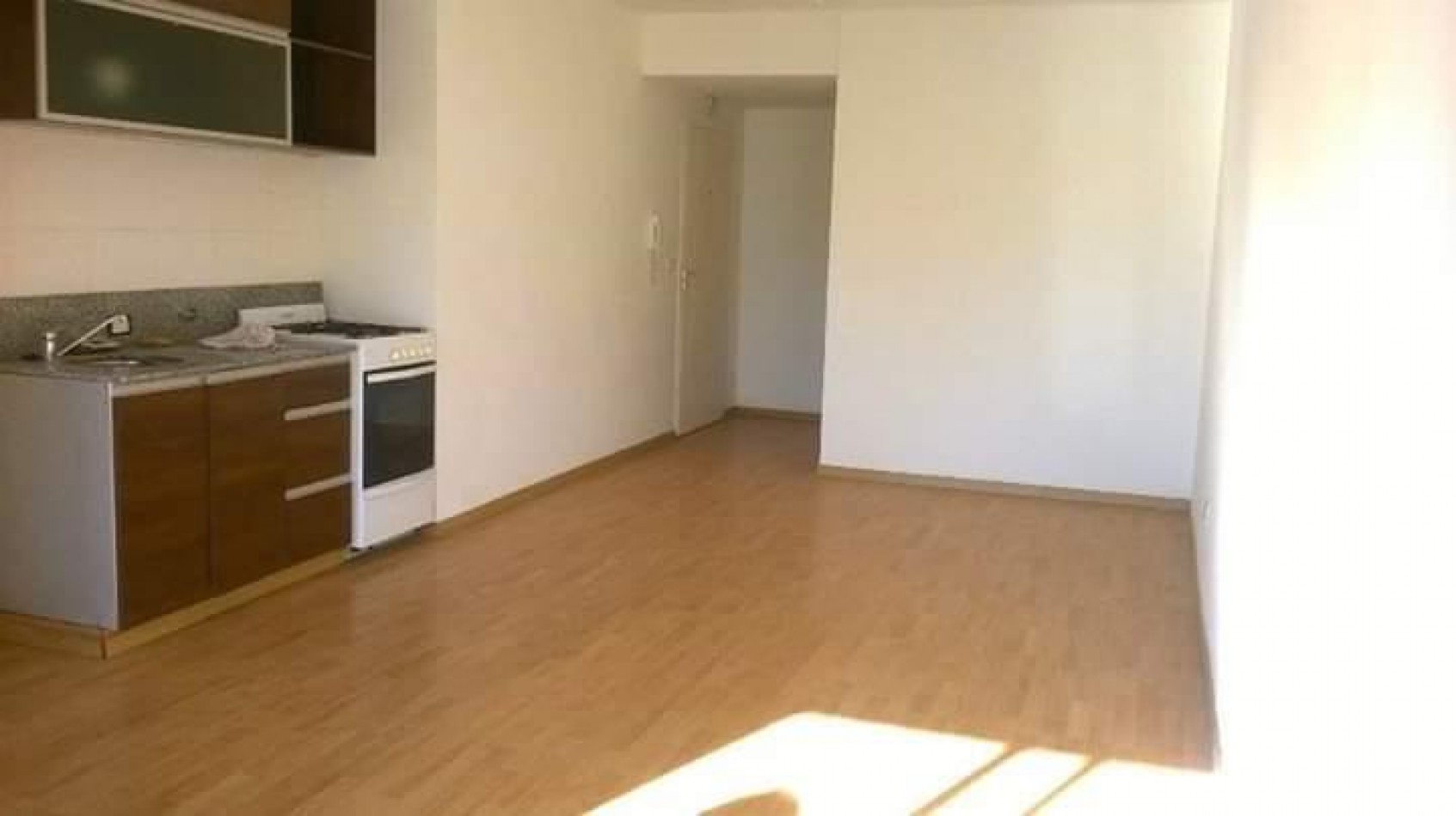 SE ALQUILA MONOAMBIENTE EN BERAZATEGUI CENTRO