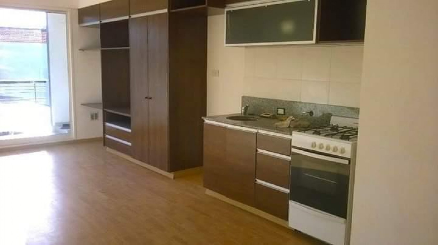 SE ALQUILA MONOAMBIENTE EN BERAZATEGUI CENTRO