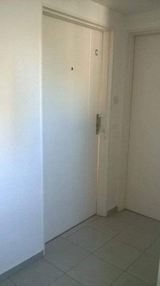 SE ALQUILA MONOAMBIENTE EN BERAZATEGUI CENTRO