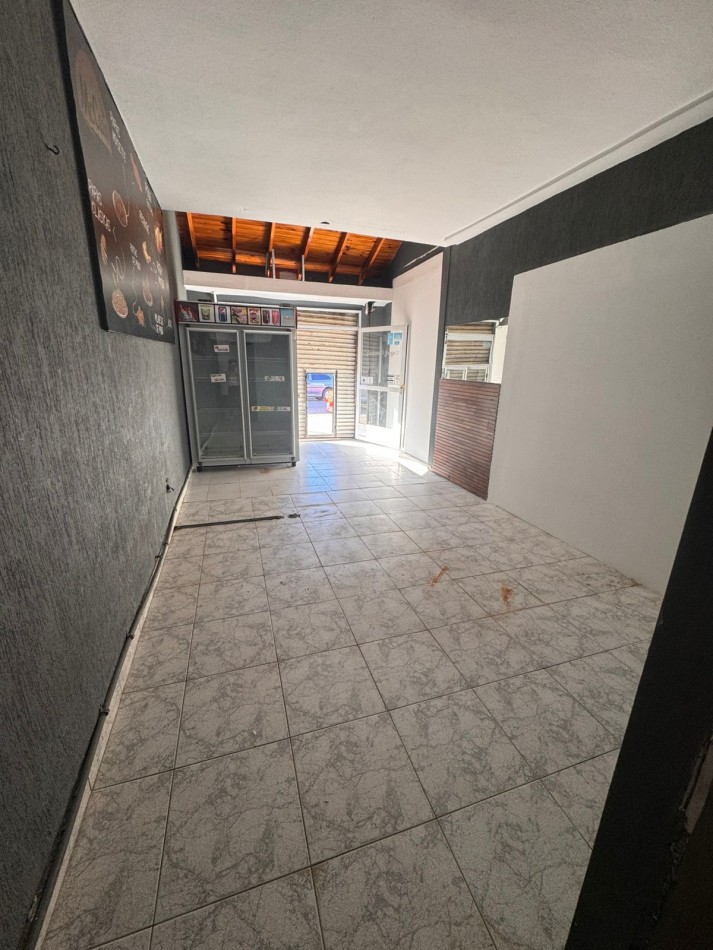 SE ALQUILA LOCAL COMERCIAL - EXCELENTE UBICACION 