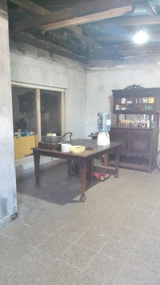 SE VENDE CASA DE 3 AMBIENTES - FLORENCIO VARELA