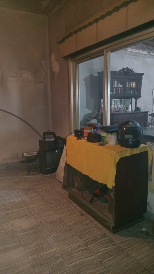 SE VENDE CASA DE 3 AMBIENTES - FLORENCIO VARELA