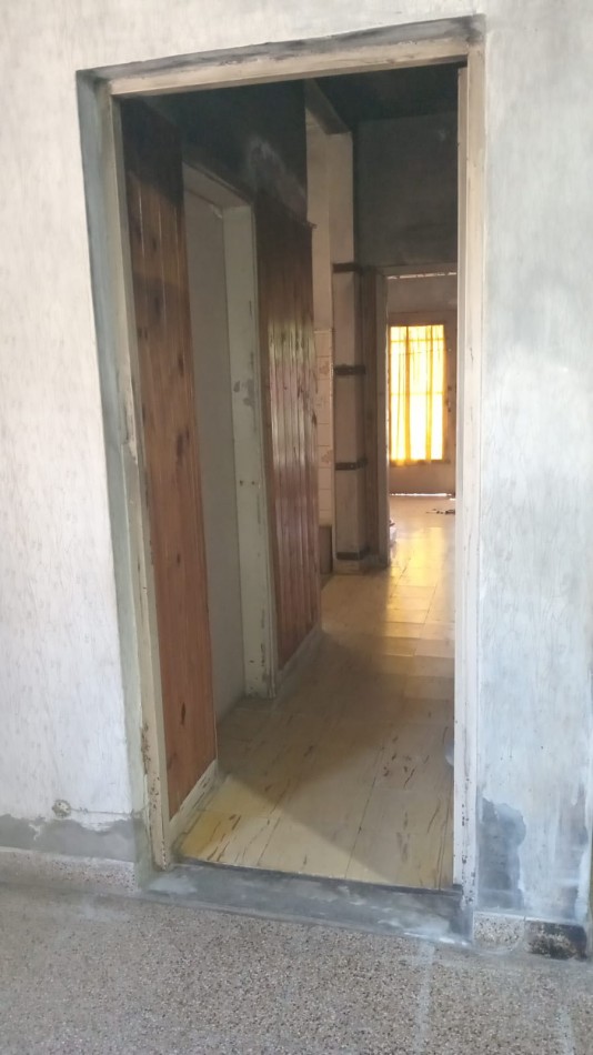 SE VENDE CASA DE 3 AMBIENTES - FLORENCIO VARELA