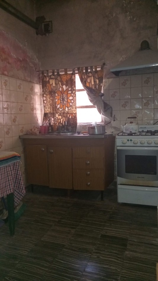 SE VENDE CASA DE 3 AMBIENTES - FLORENCIO VARELA