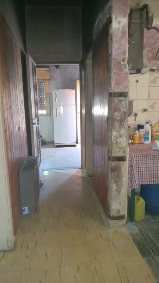 SE VENDE CASA DE 3 AMBIENTES - FLORENCIO VARELA