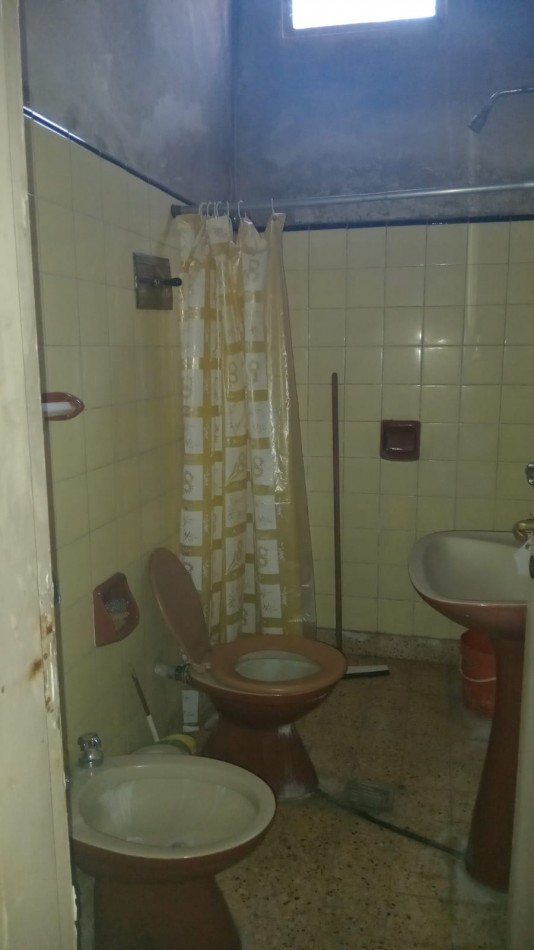 SE VENDE CASA DE 3 AMBIENTES - FLORENCIO VARELA