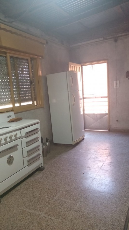 SE VENDE CASA DE 3 AMBIENTES - FLORENCIO VARELA